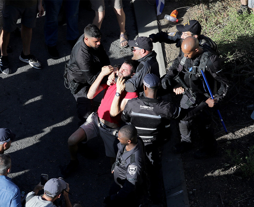 İsrail’de tartışmalı yasa tasarısının onaylandı, sokaklar karıştı!