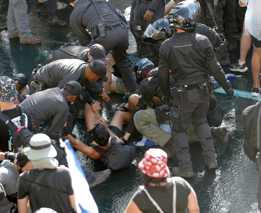 İsrail’de tartışmalı yasa tasarısının onaylandı, sokaklar karıştı!