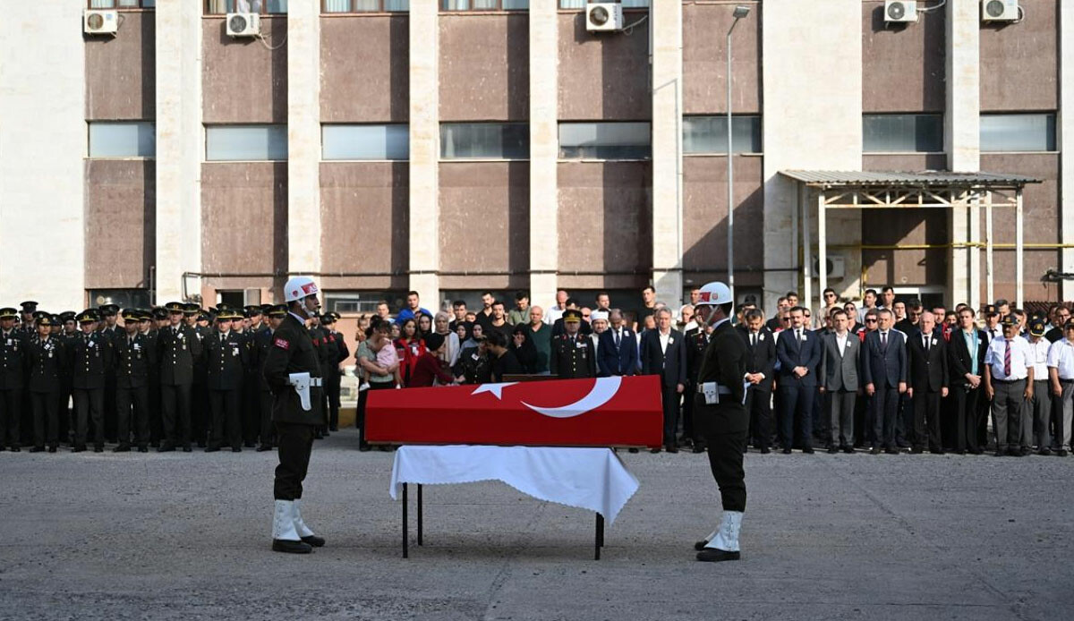 Şehit Mehmet Özler memleketinde son yolculuğa uğurlandı Şehit Mehmet Özler memleketinde son yolculuğa uğurlandı