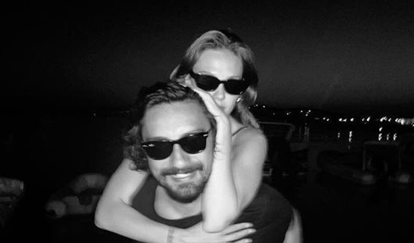 Alina Boz ile Umut Evirgen tatilde! Ünlü fotoğrafçıya poz verdiler Alina Boz ile Umut Evirgen tatilde! Ünlü fotoğrafçıya poz verdiler