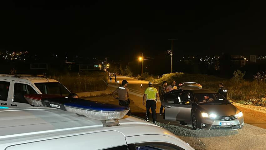 Trafikte hataya yer yok! 12 sürücüye 45 bin TL ceza Trafikte hataya yer yok! 12 sürücüye 45 bin TL ceza
