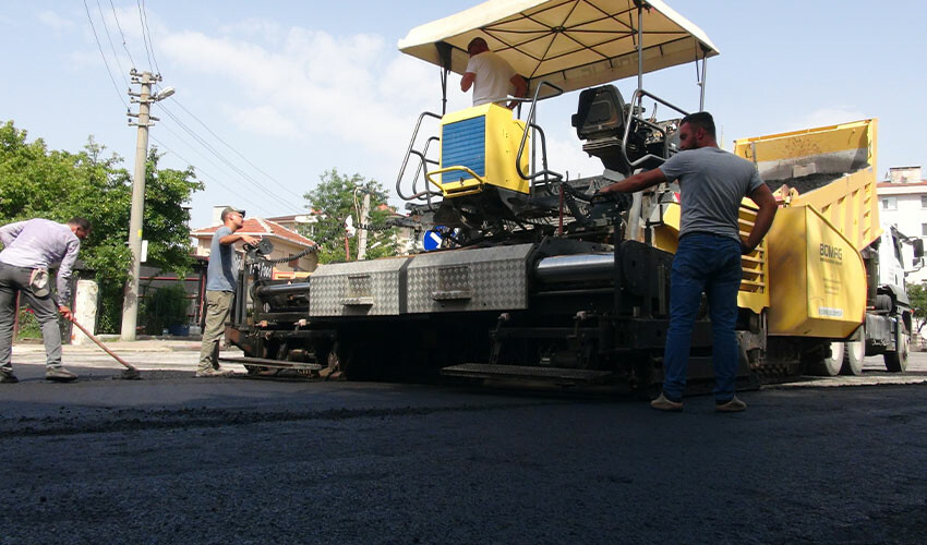 Türkiye kavruluyor onlar güneşin altında çalışıyor: Asfalt işçilerinin 