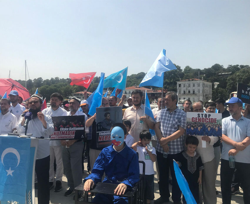 Uygur Türkleri'nden Çin Dışişleri Bakanı'na Elişku Katliamı protestosu