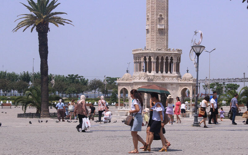 Son 85 yılın en sıcak günü… İzmir'de sokaklar boş kaldı! Son 85 yılın en sıcak günü… İzmir'de sokaklar boş kaldı!