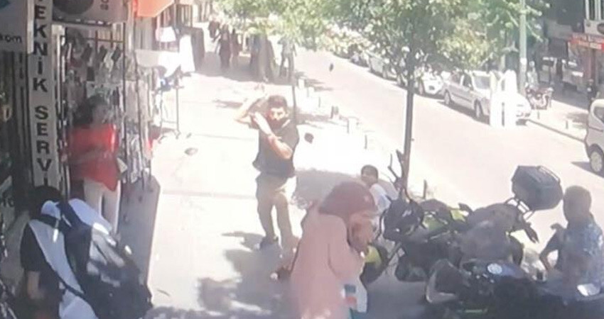 İstanbul’da hayrete düşüren anlar! Yolda yürürken başlarına taş yağdı