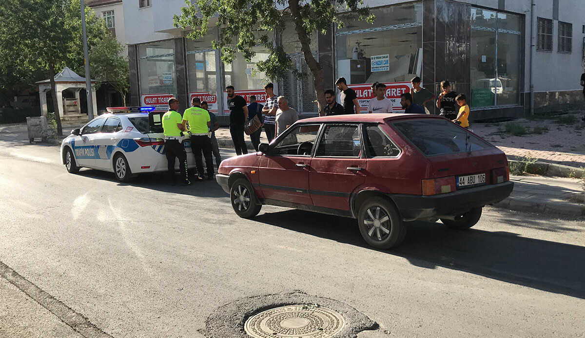 Frene bastı, manevra yaptı ama yine de kurtaramadı: 3 çocuk yaralandı Frene bastı, manevra yaptı ama yine de kurtaramadı: 3 çocuk yaralandı
