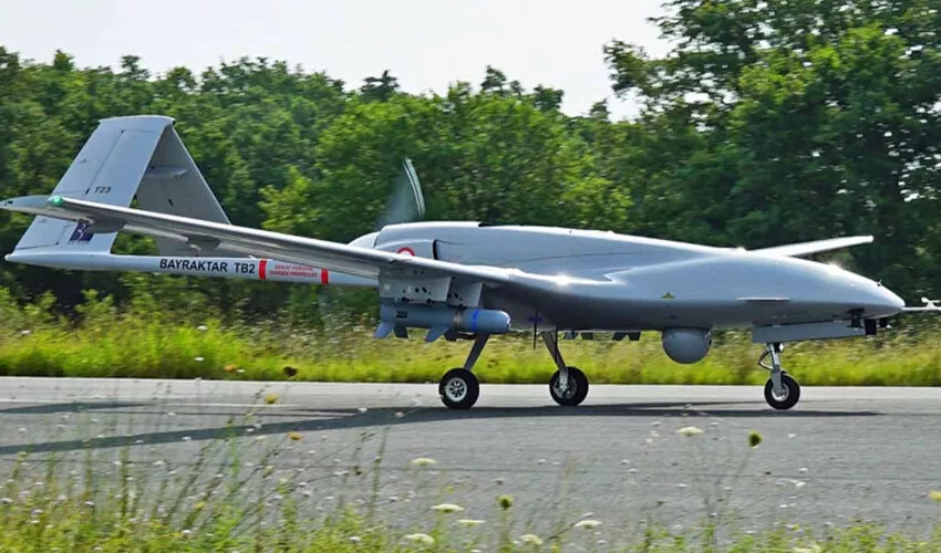 Mali yeni anayasasına imzayı attı, masadaki Bayraktar mesajı dikkat çekti Mali yeni anayasasına imzayı attı, masadaki Bayraktar mesajı dikkat çekti