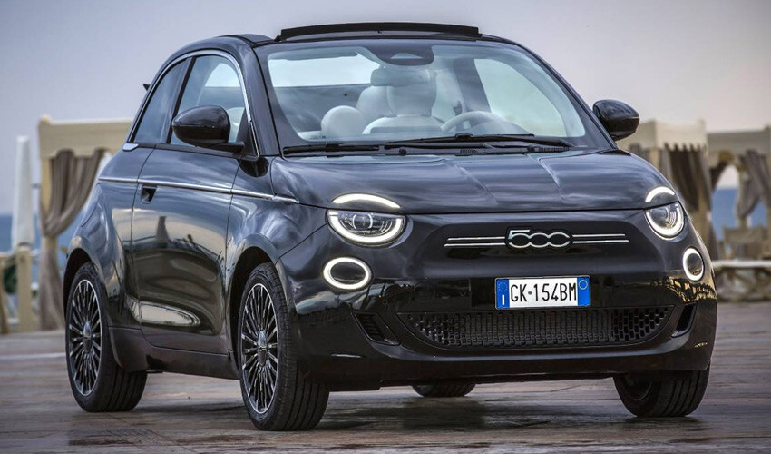 <h3><strong>FIAT 500E GÜNCEL FİYAT LİSTESİ TEMMUZ 2023</strong></h3><p>-FIAT 500e La Prima by Bocelli HB - 87kW / 118HP - 42 kWh - Otomatik: 1.307.900 TL</p>