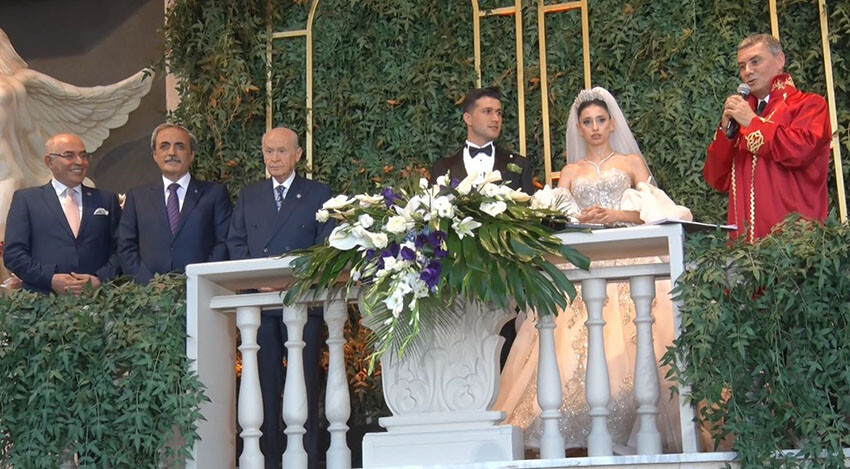 Devlet Bahçeli, Gölbaşı Belediye Başkanı Şimşek'in kızının nikah şahidi oldu