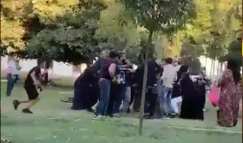 Sokak kavgası boks maçlarını aratmadı: Vatandaşlar film gibi izledi