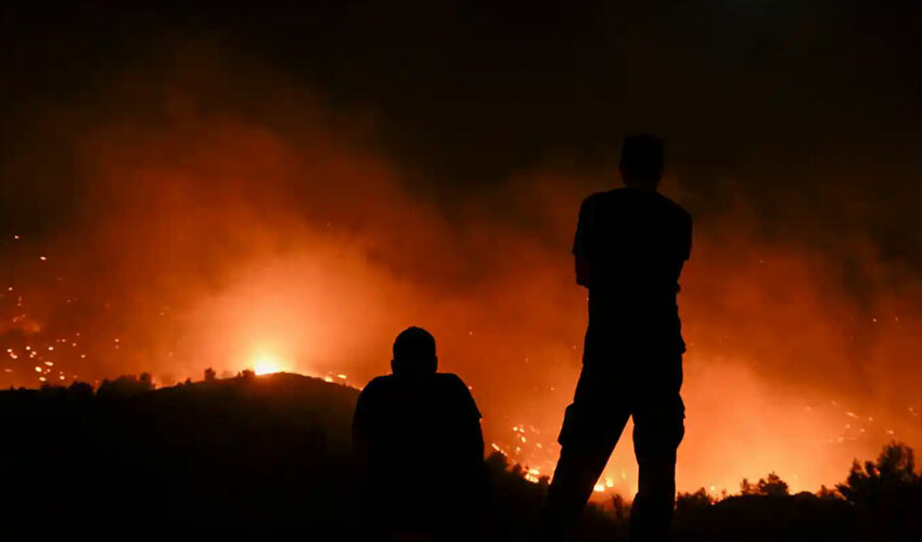 Yunanistanlı eski bakandan acı itiraf: Başımızı eğip yardım istemeliyiz!