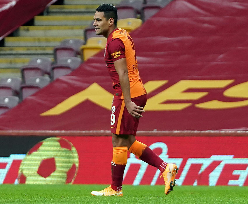 Radamel Falcao sürprizi! Kolombiyalı golcüyle görüşmelere başlandı Radamel Falcao sürprizi! Kolombiyalı golcüyle görüşmelere başlandı