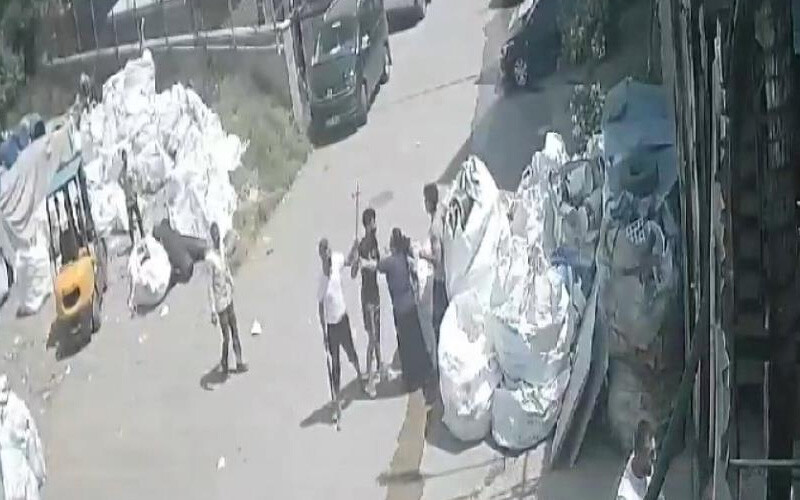 Ataşehir'de hız kavgası: Kendilerini uyaran esnafın dükkanını satır ve bıçakla bastılar ataşehir kavga