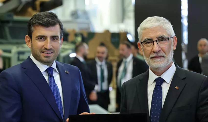 Selçuk Bayraktar'tan IDEF'23'e ziyaret: Dünyada Türk savunma sanayii artık büyük bir marka Selçuk Bayraktar'tan IDEF'23'e ziyaret: Dünyada Türk savunma sanayii artık büyük bir marka
