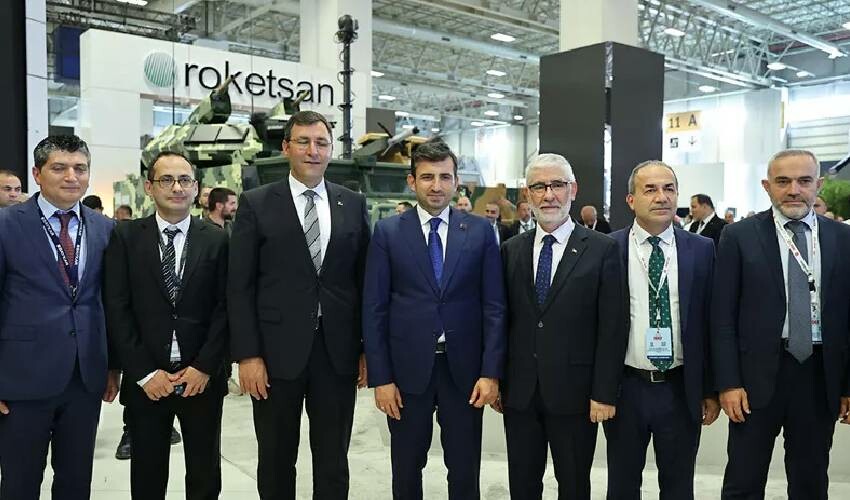 Selçuk Bayraktar'tan IDEF'23'e ziyaret: Dünyada Türk savunma sanayii artık büyük bir marka Selçuk Bayraktar'tan IDEF'23'e ziyaret: Dünyada Türk savunma sanayii artık büyük bir marka