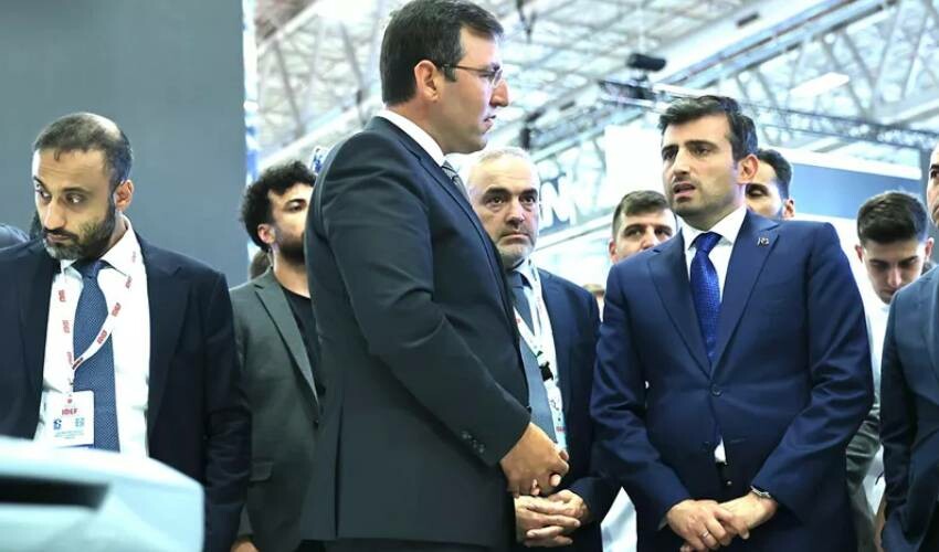 Selçuk Bayraktar'tan IDEF'23'e ziyaret: Dünyada Türk savunma sanayii artık büyük bir marka Selçuk Bayraktar'tan IDEF'23'e ziyaret: Dünyada Türk savunma sanayii artık büyük bir marka