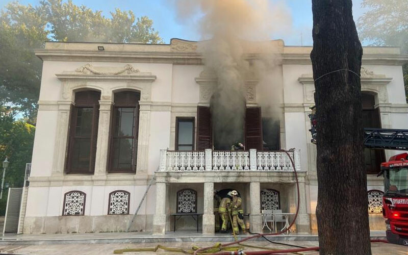 Beşiktaş’ta Çadır Köşk’te korkutan yangın