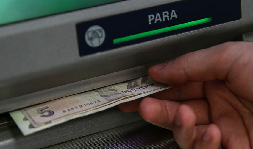 Sahte paraları ATM'lerde gerçek parayla değiştiren şüpheli yakalandı