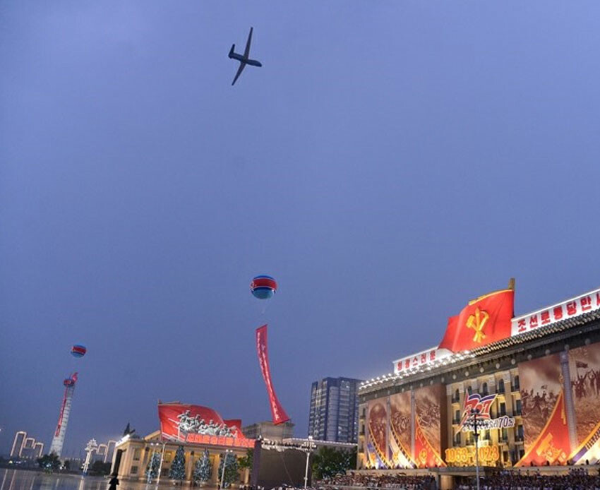 Kuzey Kore'den Zafer Günü'nde SİHA ve füzelerle gövde gösterisi Kuzey Kore'den Zafer Günü'nde SİHA ve füzelerle gövde gösterisi