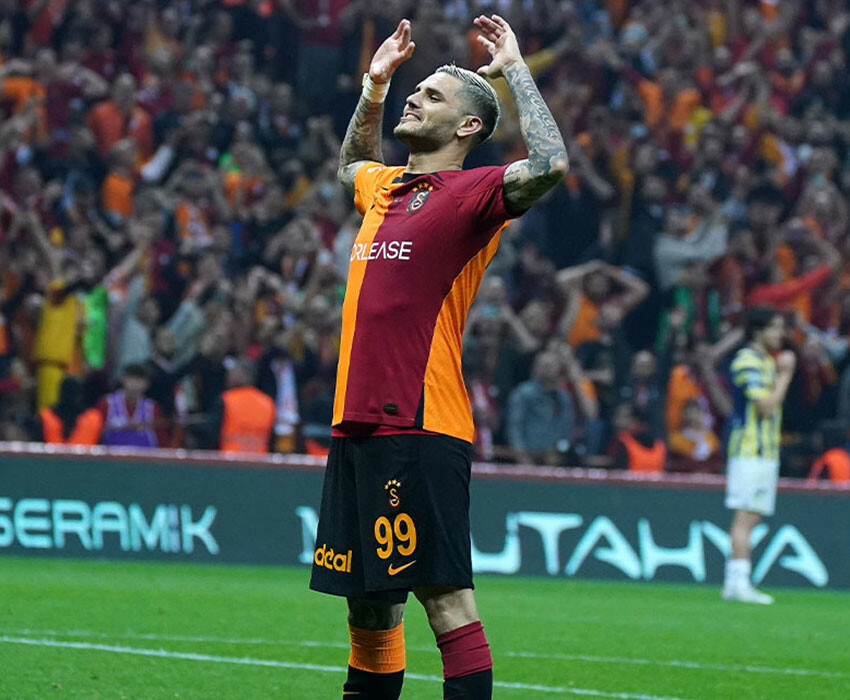 Icardi ve ailesi İstanbul'a doğru yola çıktı! İşte özel uçaktan ilk görüntüler