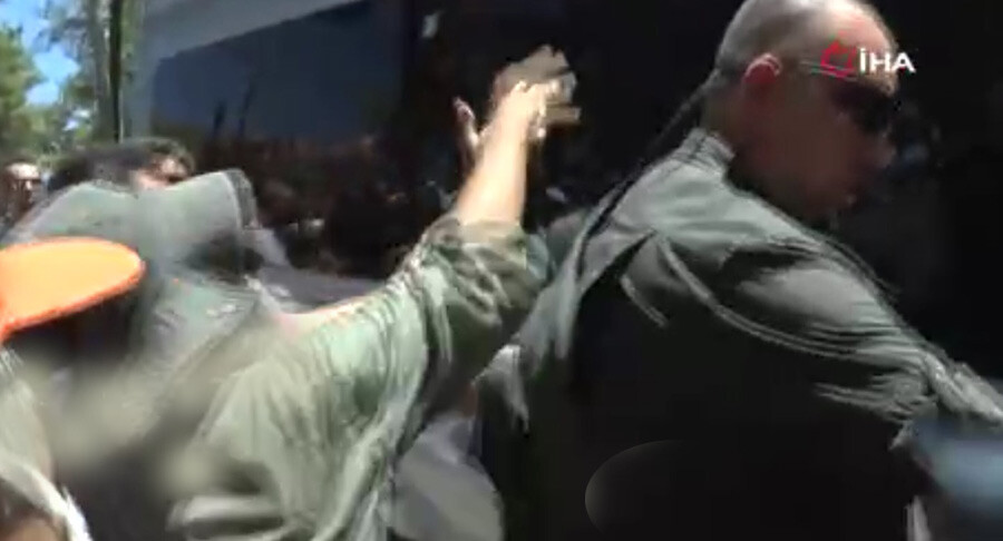 Kılıçdaroğlu'nun Akbelen'e ziyareti tansiyonu yükseltti! Aracı yumruklandı Kılıçdaroğlu'nun Akbelen'e ziyareti tansiyonu yükseltti! Aracı yumruklandı