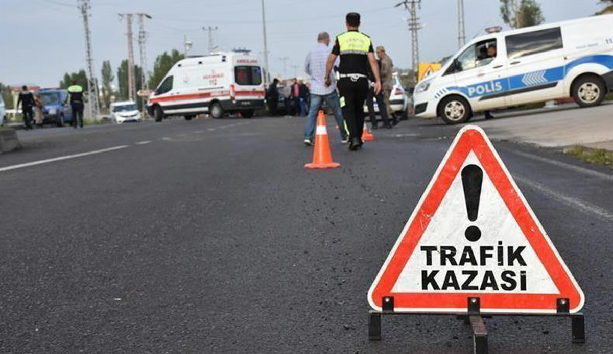Antalya'da korkunç kaza: Otomobille motosiklet çarpıştı Antalya'da korkunç kaza: Otomobille motosiklet çarpıştı