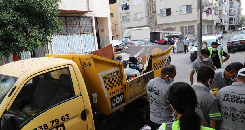Kötü kokuyu mahalleli ihbar etti, ekipler harekete geçti! Tam 10 ton çıkarıldı Kötü kokuyu mahalleli ihbar etti, ekipler harekete geçti! Tam 10 ton çıkarıldı
