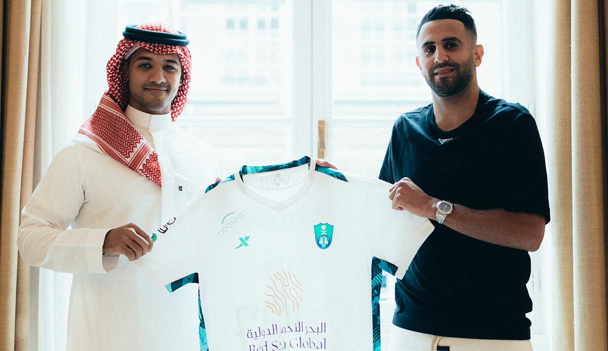 Rihad Mahrez transferi sonunda gerçekleşti! Cezayirli yıldız 4 yıllık imzaladı Rihad Mahrez transferi sonunda gerçekleşti! Cezayirli yıldız 4 yıllık imzaladı