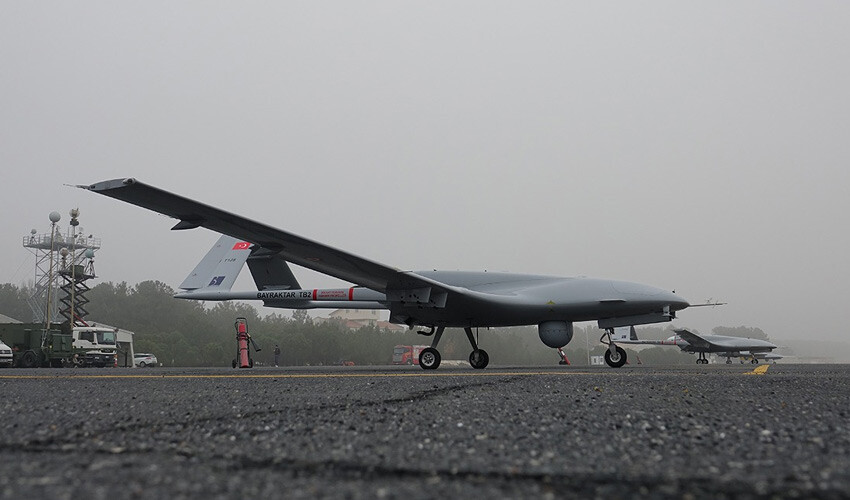 <h3><strong>TÜRKİYE BU ALANDA AVRUPA'DA İLK OLDU!</strong></h3><p>Savunma sanayii devi, <strong>Türkiye'nin Avrupa’da İHA’ları orman yangınıyla mücadelede kullanan ilk ülke olduğunu</strong> hatırlattı ve The European Forest Fire Information System’in (EFFİS) 2021’de yayınladığı raporlarındaki verilere göre orman yangınlarıyla mücadele de en başarılı ülke olduğunu da vurguladı. </p>