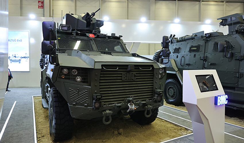 <p>Fuarda, <strong>Çok Amaçlı Zırhlı Araç VURAN 4x4</strong>, BMC Power tarafından üretilen 400 beygir gücündeki TUNA motoruyla yerini aldı.</p>