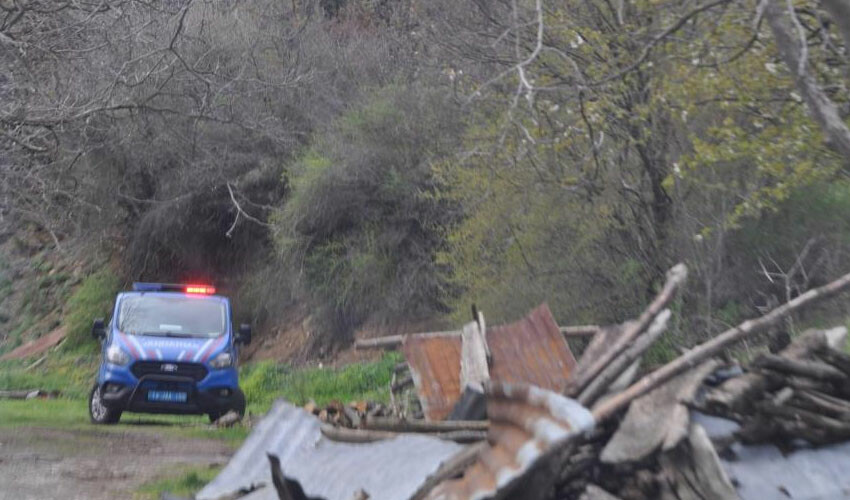 Cumhuriyet Başsavcılığı talimat verdi... Bolu'da esrarengiz kazı! Köylüler: Bizi yaklaştırmıyorlar Cumhuriyet Başsavcılığı talimat verdi... Bolu'da esrarengiz kazı! Köylüler: Bizi yaklaştırmıyorlar