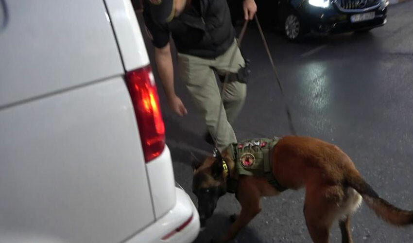Megakette huzur uygulaması: Araçlar didik didik arandı Megakette huzur uygulaması: Araçlar didik didik arandı