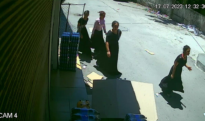 Film gibi soygun: Kılık değiştirerek yaklaşık 340 bin liralık vurgun yaptılar! Film gibi soygun: Kılık değiştirerek yaklaşık 340 bin liralık vurgun yaptılar!