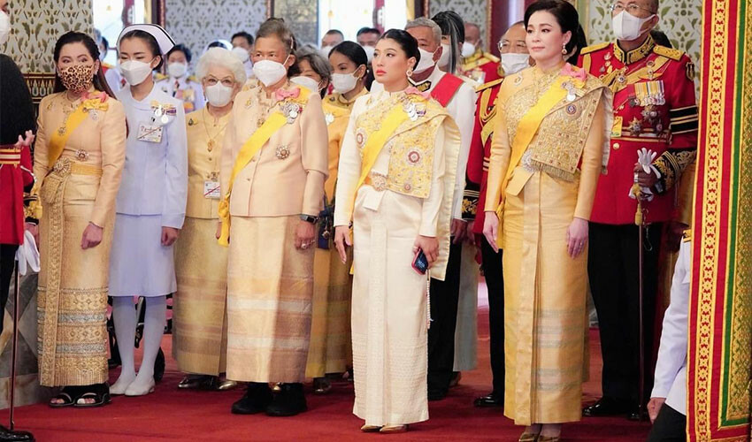 Tayland Kralı’nın doğum günü ülke genelinde yapılan törenlerle kutlandı