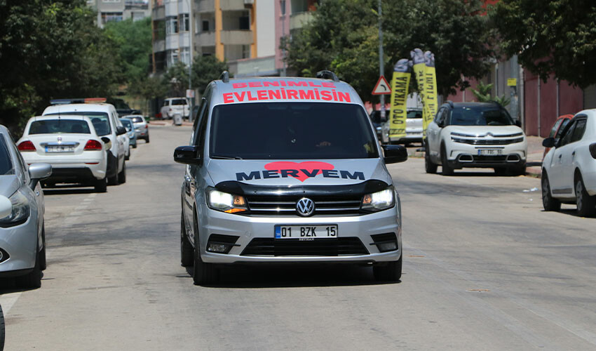 Sürpriz evlilik teklifi 8 yılın ardından geldi, eşinin yanıtı nikahtakinden farksız olmadı Sürpriz evlilik teklifi 8 yılın ardından geldi, eşinin yanıtı nikahtakinden farksız olmadı