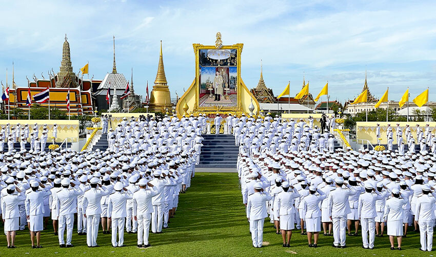 Tayland Kralı’nın doğum günü ülke genelinde yapılan törenlerle kutlandı