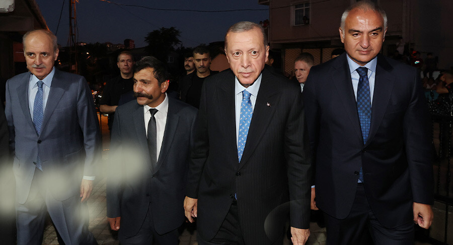 Cumhurbaşkanı Erdoğan'dan anlamlı ziyaret: Alevi Dedeleri ile iftarda buluştu Cumhurbaşkanı Erdoğan'dan anlamlı ziyaret: Alevi Dedeleri ile iftarda buluştu