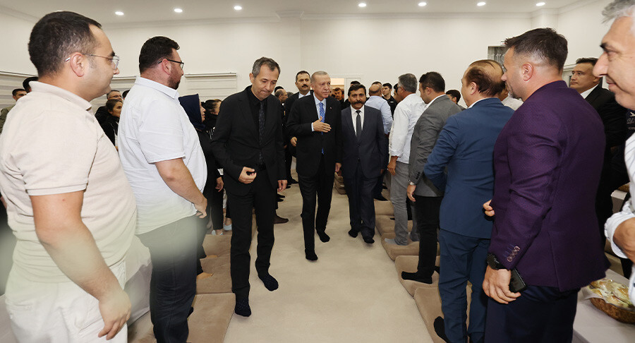 Cumhurbaşkanı Erdoğan'dan anlamlı ziyaret: Alevi Dedeleri ile iftarda buluştu Cumhurbaşkanı Erdoğan'dan anlamlı ziyaret: Alevi Dedeleri ile iftarda buluştu