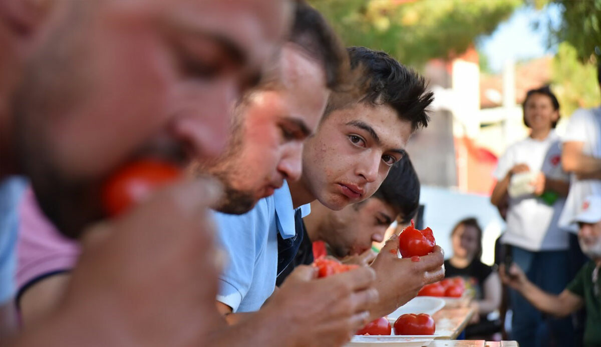 Domates Festivali'ne büyük ilgi: Her yıl düzenlenmesi planlanıyor Domates Festivali'ne büyük ilgi: Her yıl düzenlenmesi planlanıyor