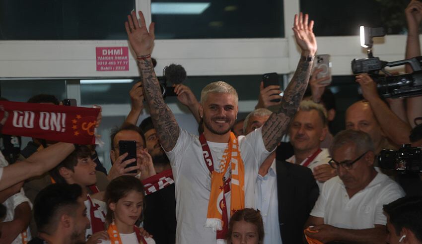 Mauro Icardi İstanbul'da! Galatasaray taraftarlarından Atatürk Havaalanında büyük karşılama Mauro Icardi İstanbul'da! Galatasaray taraftarlarından Atatürk Havaalanında büyük karşılama