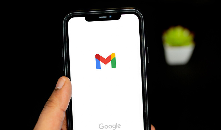 <p>Teknoloji devi Google, dünyanın dört bir yanında milyarlarca kullanıcıya sahip. Son verilere göre,1,8 milyar aktif <strong>Gmail</strong> kullanıcısı bulunuyor. <strong>Google Fotoğraflar</strong> hizmetini aktif olarak kullanan kişi sayısının ise tahminen 2 milyar olduğu düşünülüyor. </p>