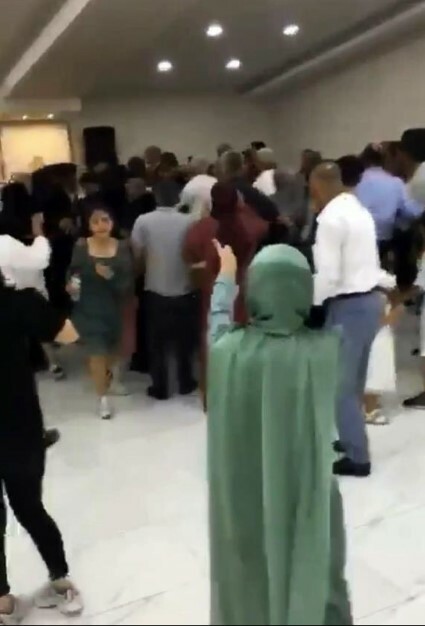 Düğün salonu bir anda karıştı! En mutlu günleri zehir oldu Sakarya- düğün-kavga