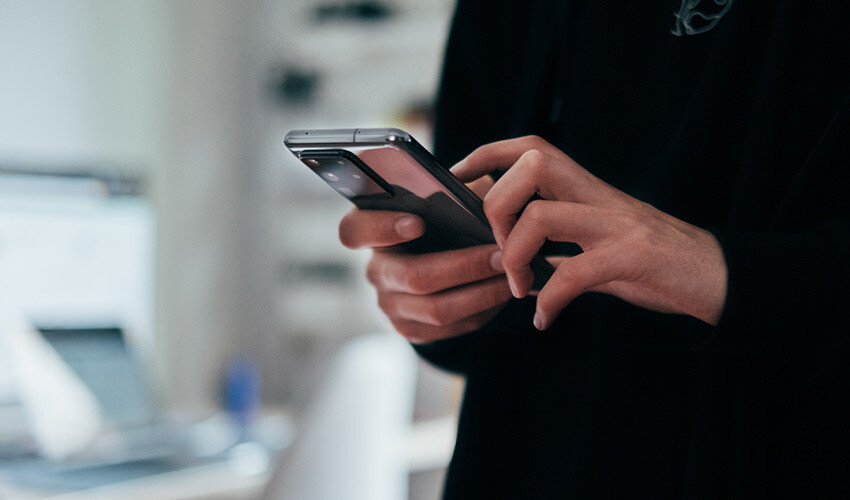 <h3><strong>ŞİMDİ NE OLACAK? </strong></h3><p>Yalnızca bir Gmail veya Google Fotoğraflar hesabınız varsa ve bunu son iki yıl içinde kullandıysanız, cevap basit; hiçbir şey yapmanıza gerek yok. Yedekleme veya arşiv olarak kullanılmış olabilecek ve iki yıl veya daha uzun süredir kullanılmayan birden fazla hesabınız varsa, en az iki yılda bir oturum açarak ve ardından aşağıdakilerden birini yaparak hesapları silinme ihtimaline karşı koruyabilirsiniz:</p>