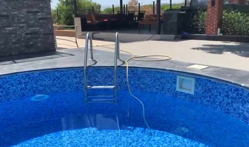 Havuzda elektrik akımına kapıldı, az kalsın canından oluyordu