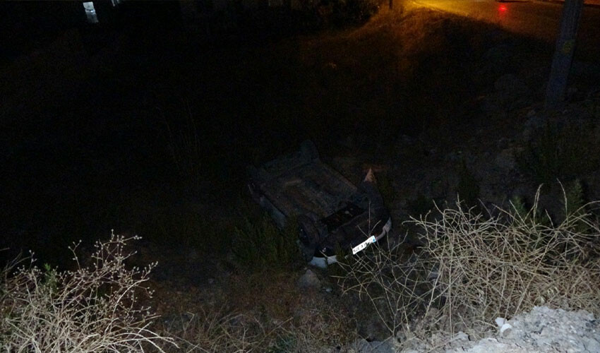 Otomobil 7 metre yüksekten uçarak ters döndü