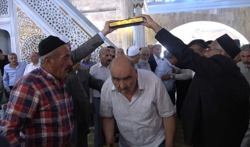 Kan davasını bitiren ilginç tören! Vali konuştu: Evlatlarımıza bırakacağımız miras huzur ve güzel ahlaktır Kan davasını bitiren ilginç tören! Vali konuştu: Evlatlarımıza bırakacağımız miras huzur ve güzel ahlaktır