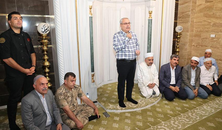 Kan davasını bitiren ilginç tören! Vali konuştu: Evlatlarımıza bırakacağımız miras huzur ve güzel ahlaktır Kan davasını bitiren ilginç tören! Vali konuştu: Evlatlarımıza bırakacağımız miras huzur ve güzel ahlaktır