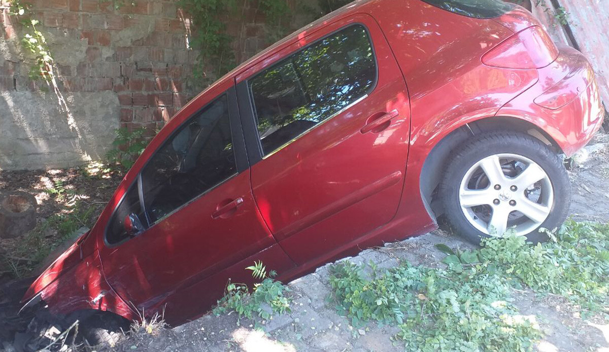 Beykoz'da 2 araca çarpan otomobil devrildi:  2 kişi yaralandı Beykoz'da 2 araca çarpan otomobil devrildi:  2 kişi yaralandı