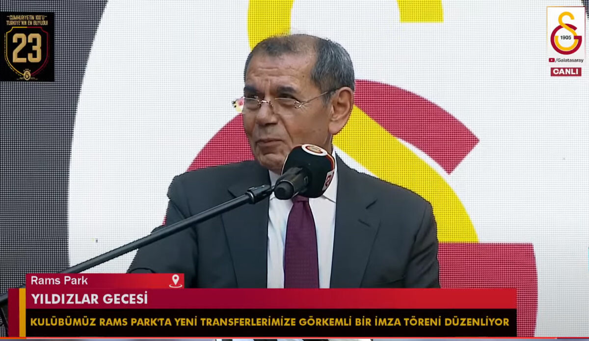 Rams Arena'da Galatasaray taraftarlarından Dursun Özbek'e "Büyük Başkan" tezahüratları Rams Arena'da Galatasaray taraftarlarından Dursun Özbek'e "Büyük Başkan" tezahüratları