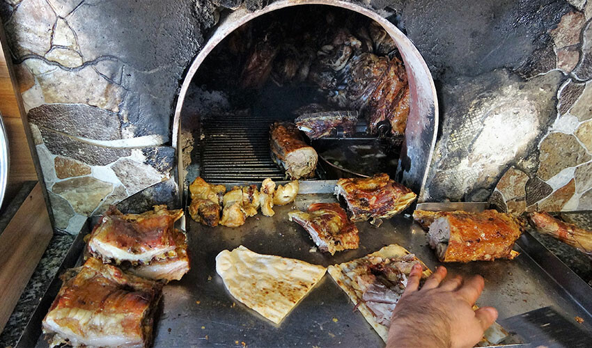 Bu kebap sadece elle yeniyor: Çatal bıçak yasak!